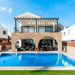 Villa Sea Front Oceanus H2 By Ezoria