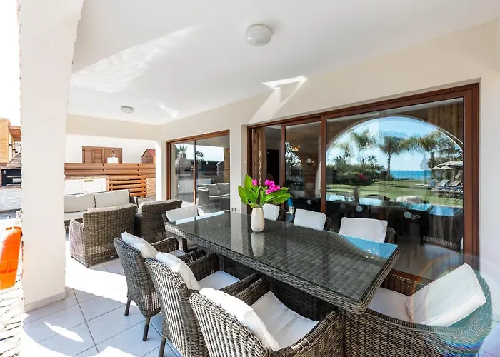 Sea Front Oceanus H2 By Ezoria Villa