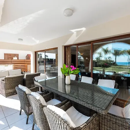 Sea Front Oceanus H2 By Ezoria Villa